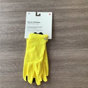 NEW Lululemon Run for it all gloves size M/L